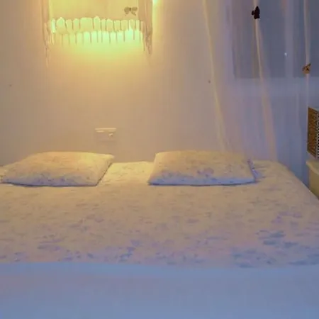 Bolonia Beach Cottage Lodge *